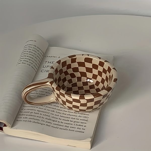 1pc Checkered Mug, High Aesthetic Creative Niche Design Ceramic Mug, Milk Cup, Suitable for Home Decor, Breakfast Cup, Afternoon Tea Coffee, Restaurant Cafe, Latte Art Cup, Gift