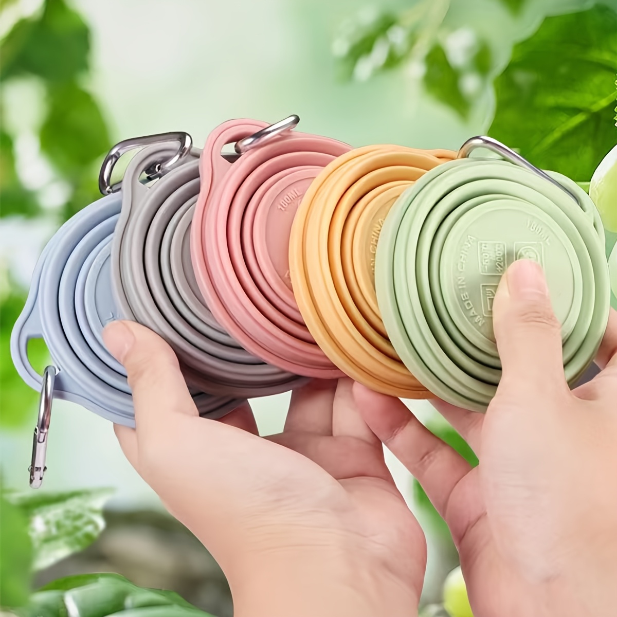 1 Foldable Silicone Water Cup, a Portable Travel Rinse Cup with Lid, Heat-resistant Tea Cup, Beverage Cup, Featuring a Carabiner Design for Hanging on Backpacks. Suitable for Camping, Outdoor Activities, Hiking, Cycling, Parties, Etc. - Image 6