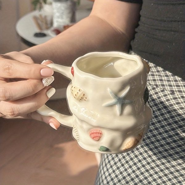 1pc 300Ml 10Oz Creative Shell Pattern Ceramic Coffee Mug, Hand-Painted Ceramic Tea Cup Matcha Cup, Beautiful Pattern Couple Cup, Latte Cup, Female Gift Cup, Vintage Style 3D Hand-Painted Touch Ceramic Cup, Non-Stick Shell Ceramic Cup