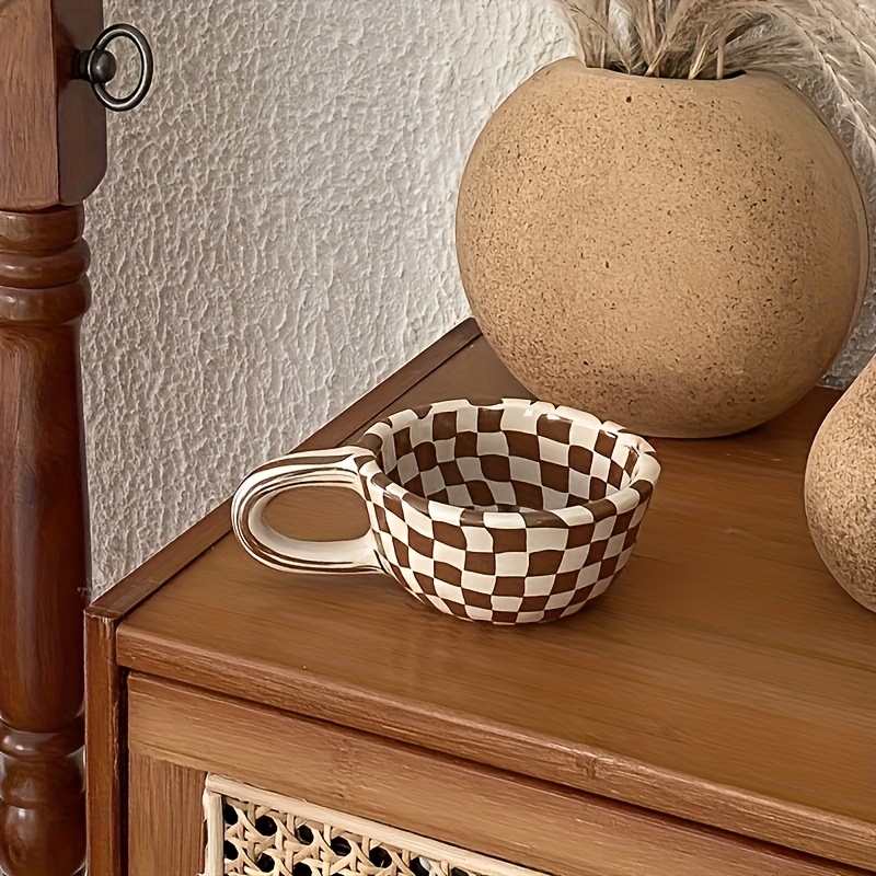 1pc Checkered Mug, High Aesthetic Creative Niche Design Ceramic Mug, Milk Cup, Suitable for Home Decor, Breakfast Cup, Afternoon Tea Coffee, Restaurant Cafe, Latte Art Cup, Gift - Image 4