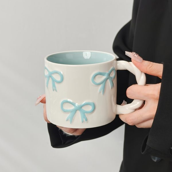 1pc New Creative 3D Bow Mug, High Aesthetic Twisty Handle Coffee Cup, Ceramic Coffee Cup, Milk Cup Water Cup, Microwave Safe, Perfect Gift for Bestie, Cute Girly Heart Drinking Cup, Valentine'S Day Gift. Souvenir Gift