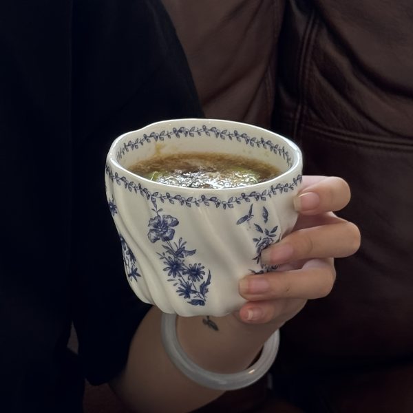 1 Vintage Blue and White Porcelain Pattern Handheld Coffee Cup, Chinese-Japanese Style Ceramic Tea Cup, Suitable for Breakfast and Afternoon Tea, Exquisite Gift