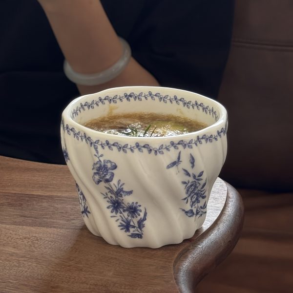 1 Vintage Blue and White Porcelain Pattern Handheld Coffee Cup, Chinese-Japanese Style Ceramic Tea Cup, Suitable for Breakfast and Afternoon Tea, Exquisite Gift