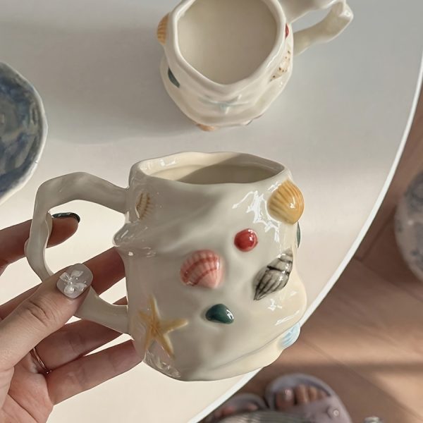 1pc 300Ml 10Oz Creative Shell Pattern Ceramic Coffee Mug, Hand-Painted Ceramic Tea Cup Matcha Cup, Beautiful Pattern Couple Cup, Latte Cup, Female Gift Cup, Vintage Style 3D Hand-Painted Touch Ceramic Cup, Non-Stick Shell Ceramic Cup
