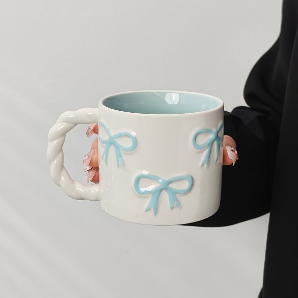 1pc New Creative 3D Bow Mug, High Aesthetic Twisty Handle Coffee Cup, Ceramic Coffee Cup, Milk Cup Water Cup, Microwave Safe, Perfect Gift for Bestie, Cute Girly Heart Drinking Cup, Valentine'S Day Gift. Souvenir Gift
